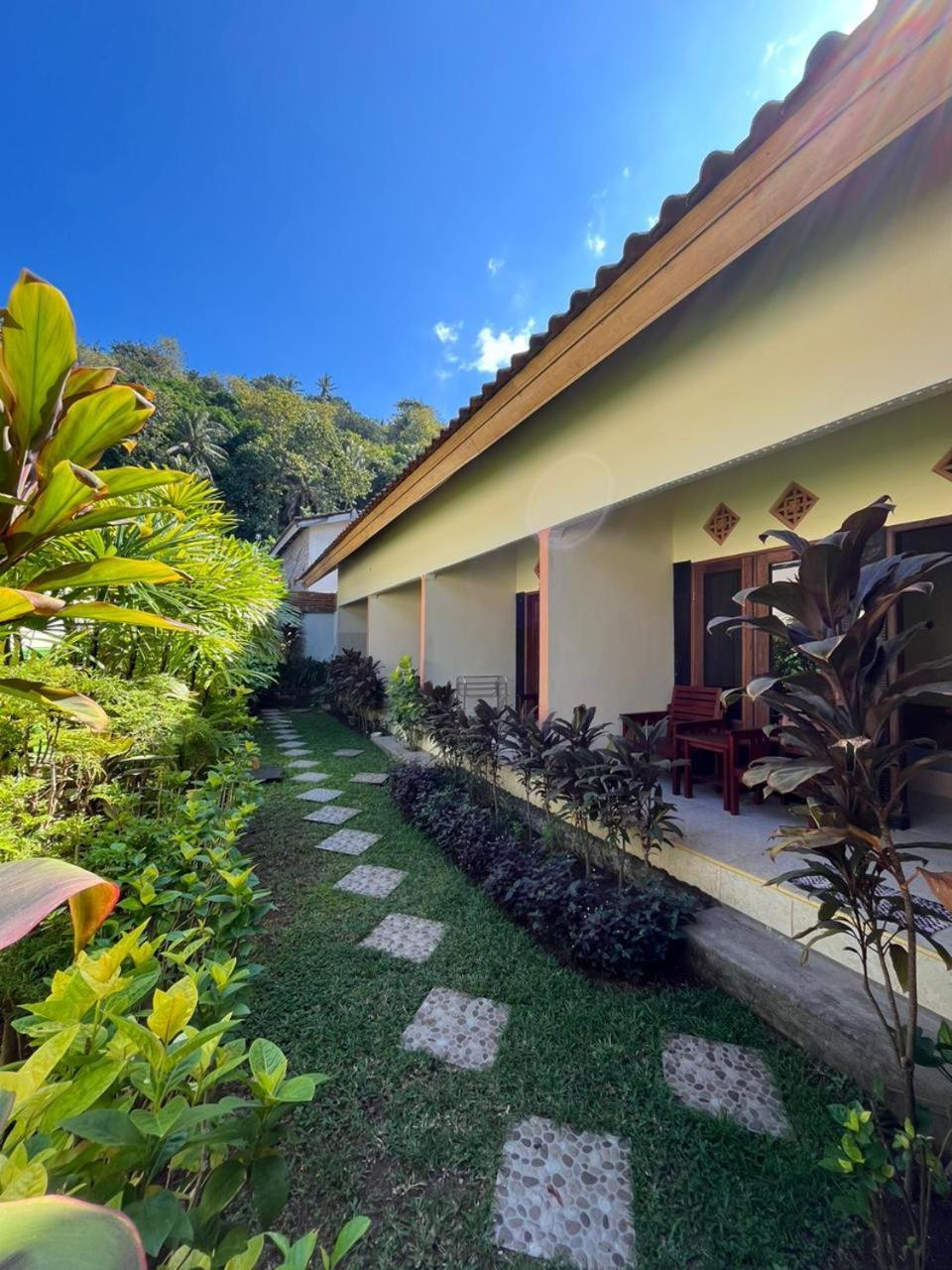 Family Garden Homestay Senggigi Eksteriør bilde